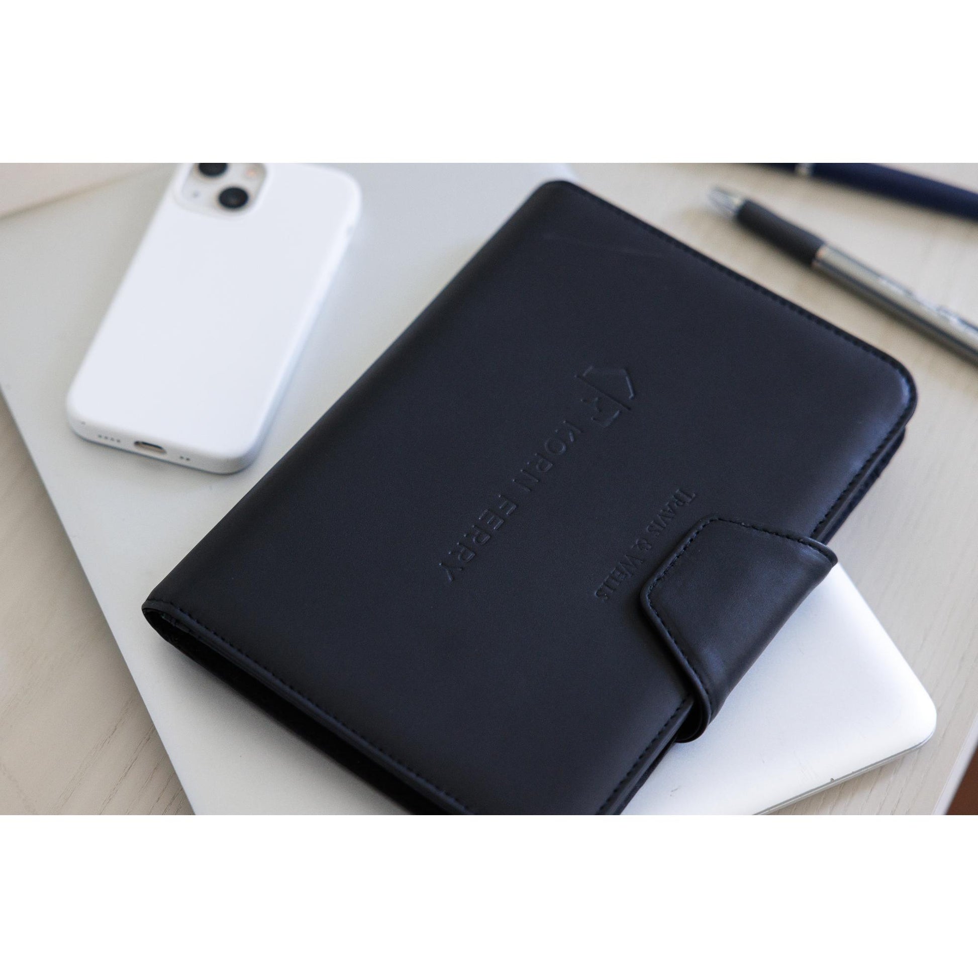 Black Travis & Wells® Envoy Junior Magnet Close Padfolio