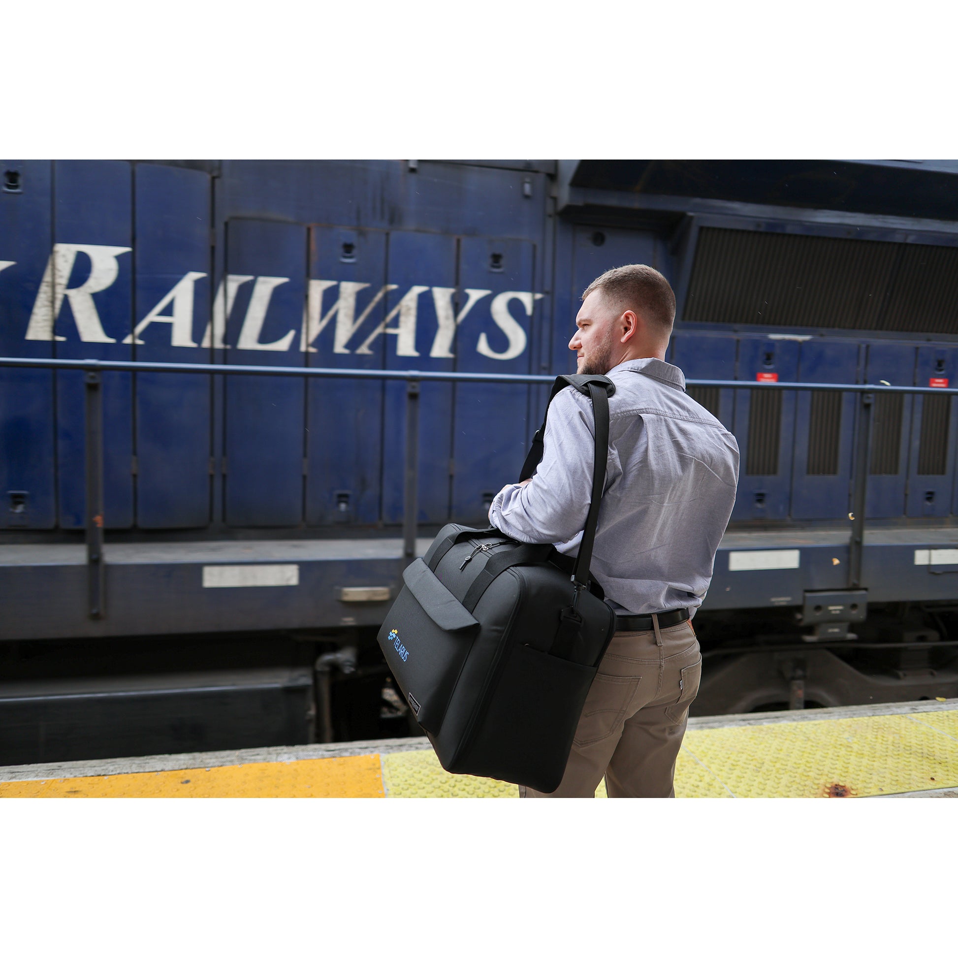 Black American Tourister® Embark Weekender